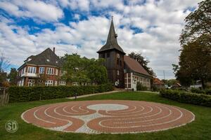 Das ist ein Foto der St-Salvatoris-Kirche in Geesthacht.