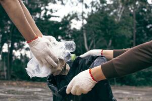 Bild vergr&ouml;&szlig;ern: M&uuml;llsammeln