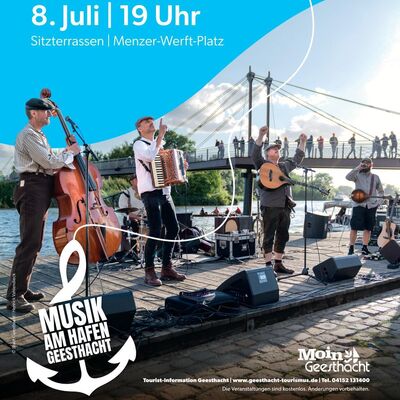Veranstaltungsplakat Musik am Hafen Geesthacht. Konzert der Band &raquo;Tears for Beers&laquo; am 8. Juli um 19 Uhr an den Sitzterrassen, Menzer-Werft-Platz. Das Foto zeigt die Band live auf einer B&uuml;hne am Wasser vor einer Br&uuml;cke. Die Veranstaltung ist kostenlos.
