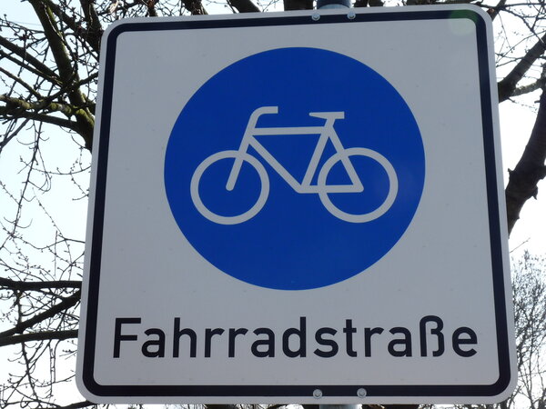 Dieter Sch&uuml;tz_Pixelio fahrradstra&szlig;e