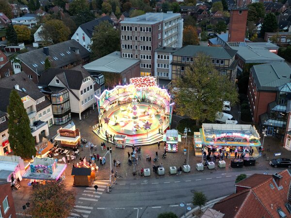 Jahrmarkt vor dem rathaus