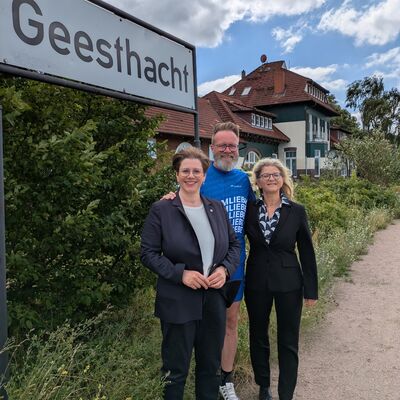 Verkehrsminister Madsen am Bahnhof Geesthacht
