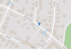 Eine Stra&szlig;enkarte zeigt mehrere Wohngeb&auml;ude und Stra&szlig;en. Ein blauer Standort-Marker steht an der Johannes-Ritter-Stra&szlig;e. In der N&auml;he sind der Bandrieterweg und eine Bushaltestelle.