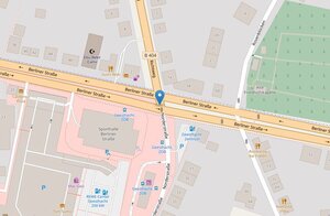 Eine Stra&szlig;enkarte von Geesthacht. Ein blauer Marker zeigt eine Kreuzung an der Berliner Stra&szlig;e und Norderstra&szlig;e. In der Umgebung befinden sich der ZOB Geesthacht und eine Sporthalle.