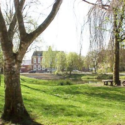 Bild vergr&ouml;&szlig;ern: Das ist ein Foto vom Stadtpark mit Blick auf das ehemalige Hotel Stadt Hamburg.